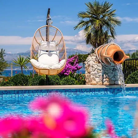 Beachfront House Mir: Private Pool & Jacuzzi On Mirca Bay * Mirca (Brac)