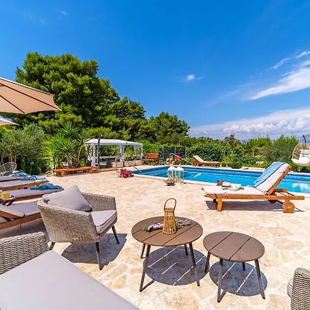 Beachfront House Mir: Private Pool & Jacuzzi On Mirca Bay * Mirca (Brac)