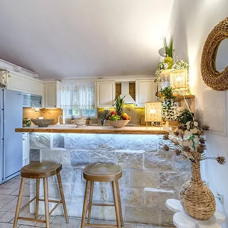 Villa Beachfront House Mir: Private Pool & Jacuzzi On Mirca Bay *