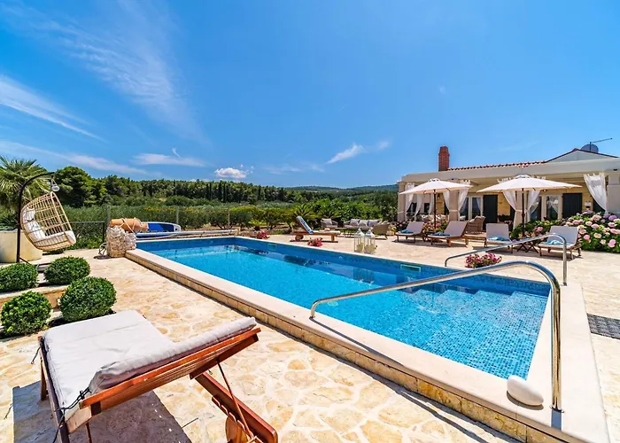 فيلة Beachfront House Mir With Private Pool And Jacuzzi Right At The In Beautiful Bay In Mirca - Brac