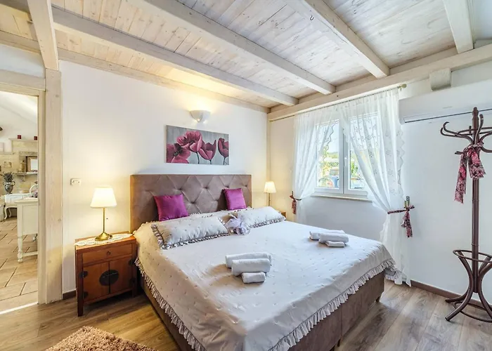 فيلة Beachfront House Mir With Private Pool And Jacuzzi Right At The In Beautiful Bay In Mirca - Brac