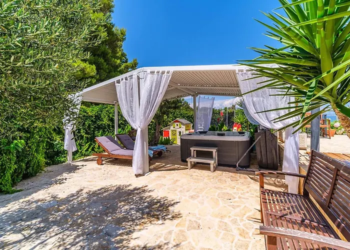 فيلة Beachfront House Mir With Private Pool And Jacuzzi Right At The In Beautiful Bay In Mirca - Brac