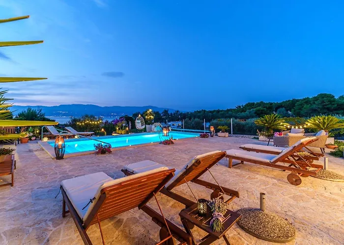 Beachfront House Mir With Private Pool And Jacuzzi Right At The In Beautiful Bay In Mirca - Brac فيلة