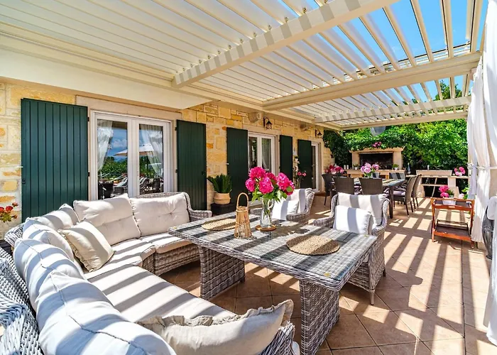 فيلة Beachfront House Mir With Private Pool And Jacuzzi Right At The In Beautiful Bay In Mirca - Brac *