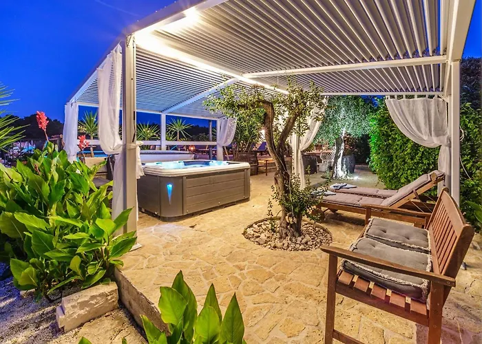 فيلة Beachfront House Mir With Private Pool And Jacuzzi Right At The In Beautiful Bay In Mirca - Brac