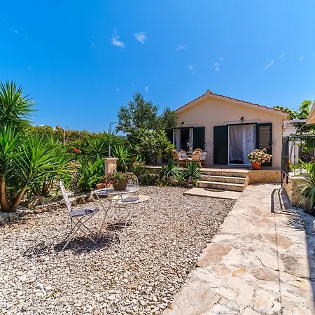 Beachfront House Mir Brac Near Supetar With Pool And Jacuzzi * Mirce
