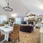 Beachfront House Mir Brac Near Supetar With Pool And Jacuzzi Villa *