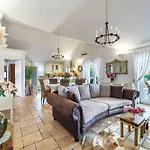 Beachfront House Mir Brac Near Supetar With Pool And Jacuzzi Mirce