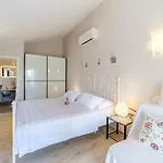 Beachfront House Mir Brac Near Supetar With Pool And Jacuzzi Villa
