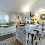 Beachfront House Mir Brac Near Supetar With Pool And Jacuzzi Villa *