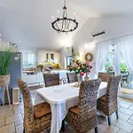 Beachfront House Mir Brac Near Supetar With Pool And Jacuzzi Villa *