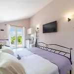 Beachfront House Mir Brac Near Supetar With Pool And Jacuzzi Mirce