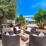 Beachfront House Mir Brac Near Supetar With Pool And Jacuzzi *