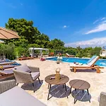 Beachfront House Mir Brac Near Supetar With Pool And Jacuzzi * Mirce