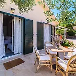 Beachfront House Mir Brac Near Supetar With Pool And Jacuzzi Mirce