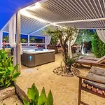 Villa Beachfront House Mir Brac Near Supetar With Pool And Jacuzzi