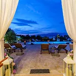 Beachfront House Mir Brac Near Supetar With Pool And Jacuzzi * Mirce