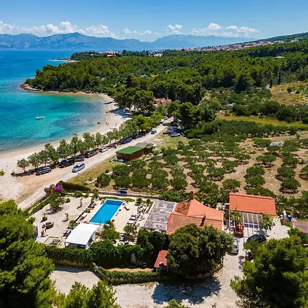 Beachfront House Mir Brac Near Supetar With Pool And Jacuzzi Mirce