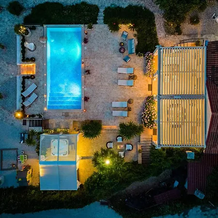 Beachfront House Mir Brac Near Supetar With Pool And Jacuzzi * Mirce