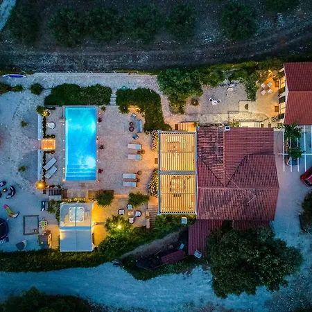 Beachfront House Mir Brac Near Supetar With Pool And Jacuzzi Villa *